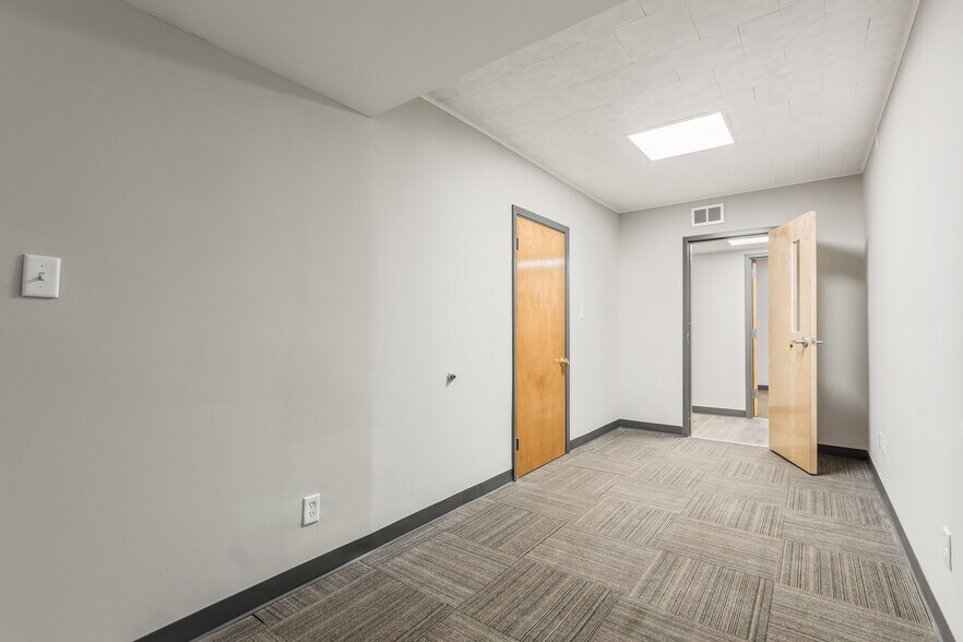 More Photos Of 1251 W Broad St, Columbus Storefront Retail Office For Sale