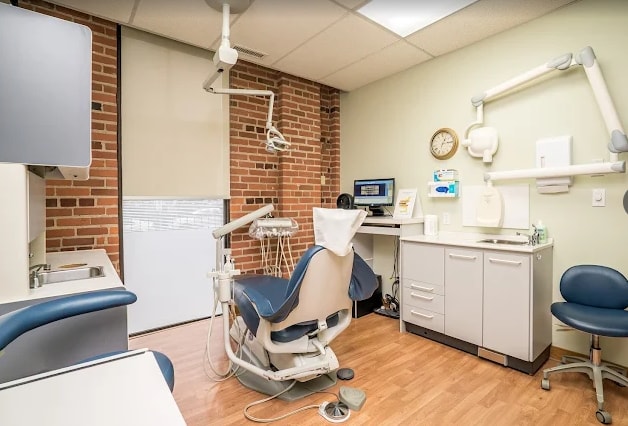 More Photos Of 10508 109 St NW, Edmonton Storefront Retail Office For Sale