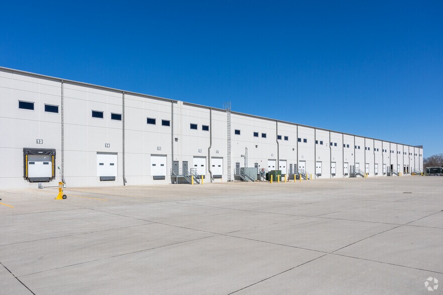 More Photos Of 7305 SE Crosswinds Dr, Ankeny Distribution For Lease