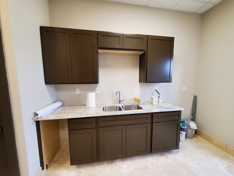 More Photos Of 4725 College Park, San Antonio Office For Lease