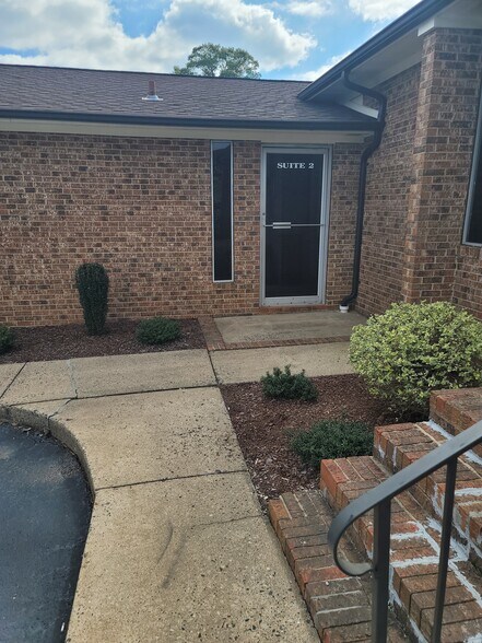 More Photos Of 112 E Dixon Blvd, Shelby Office For Lease