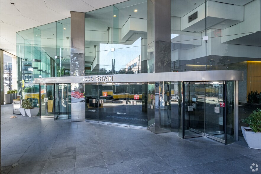 More Photos Of 1999 Bryan St, Dallas Office For Lease