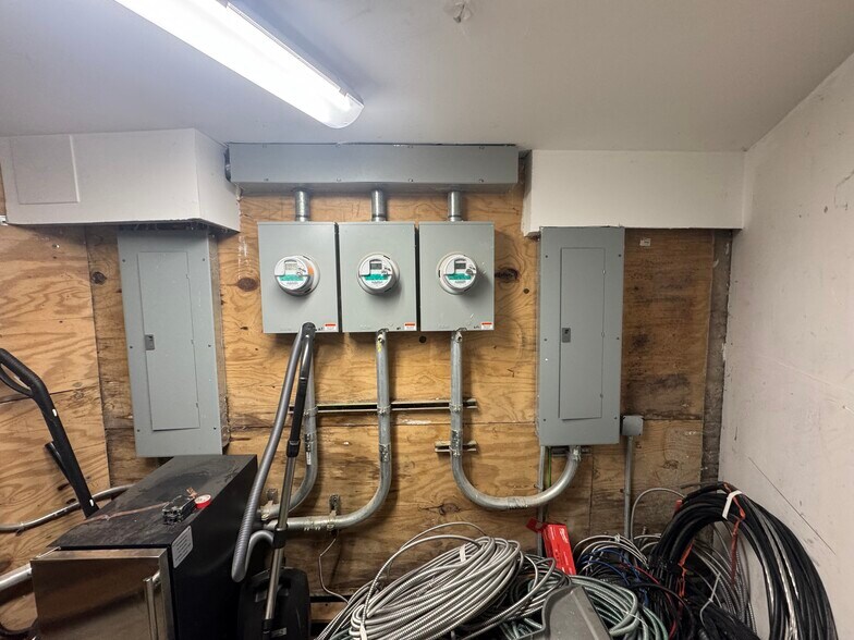 More Photos Of 174 Targee St, Staten Island Office For Lease