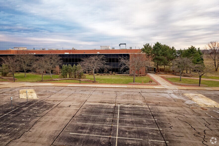 More Photos Of 700 Resende Rd, Webster Unknown For Lease