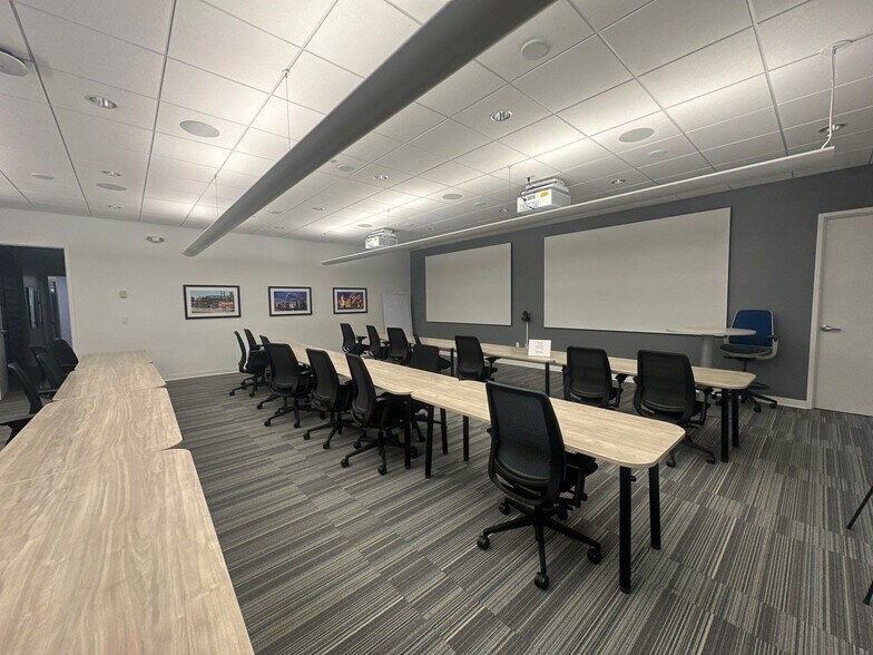 More Photos Of 13640-13690 Riverport Dr, Maryland Heights Office For Sale