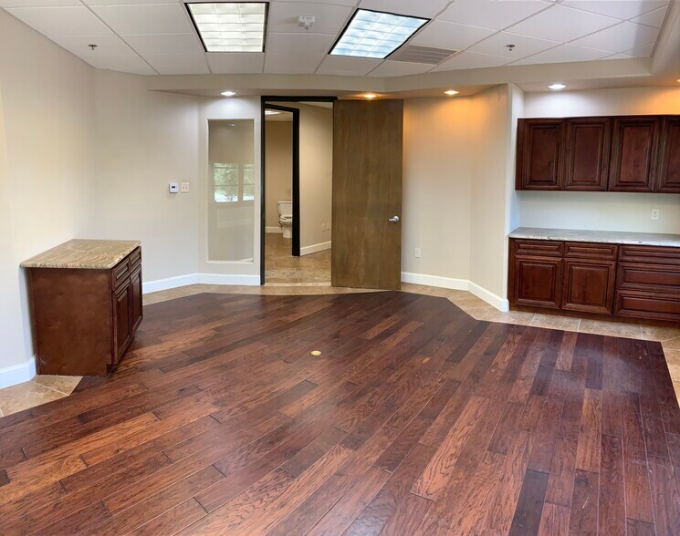 More Photos Of 401 Ranch Road 620 S, Lakeway Medical For Sale