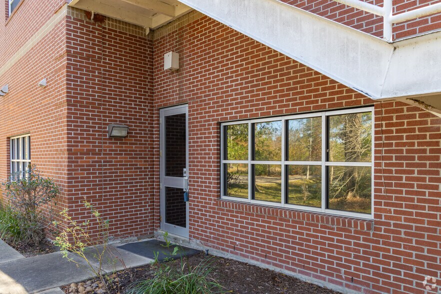 More Photos Of 2101 S Loop 336 W, Conroe Office For Sale