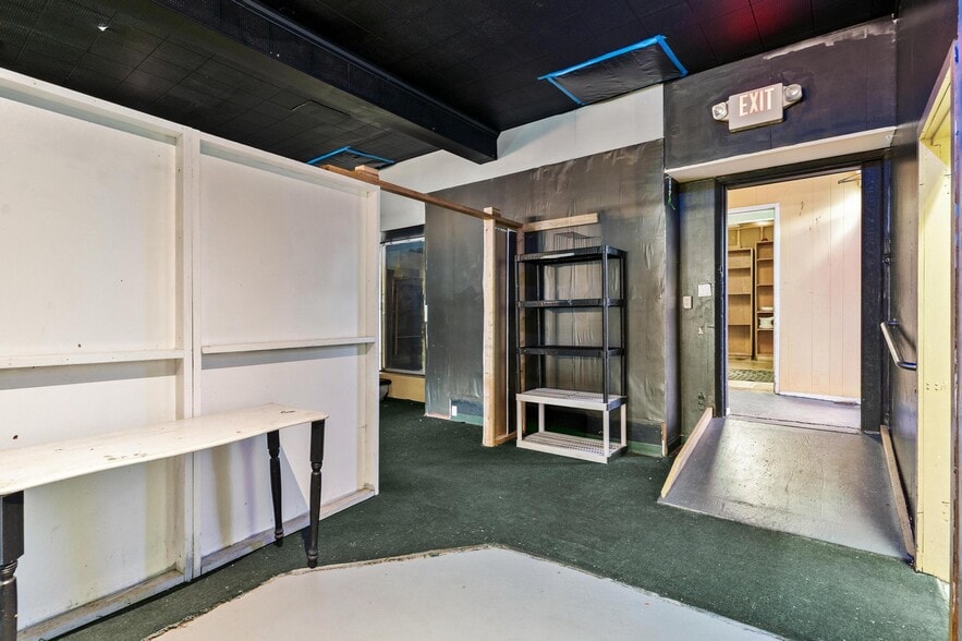 More Photos Of 227 E Main St, Tavares General Retail For Sale