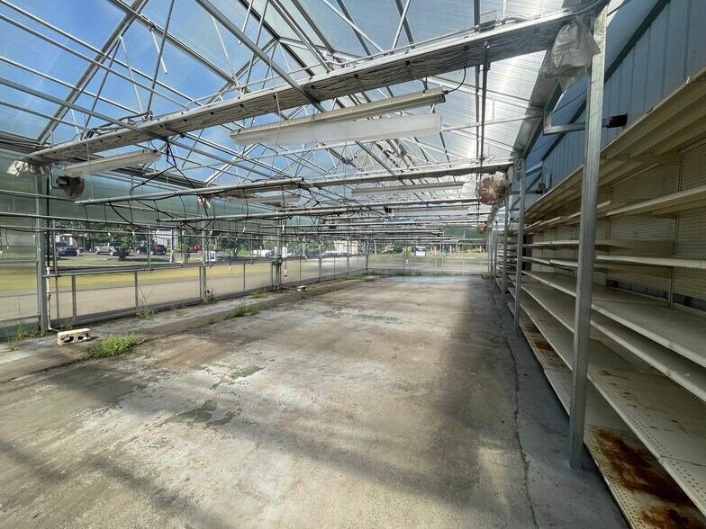 More Photos Of 11 Whitewood Ln, North Branford Garden Center For Sale