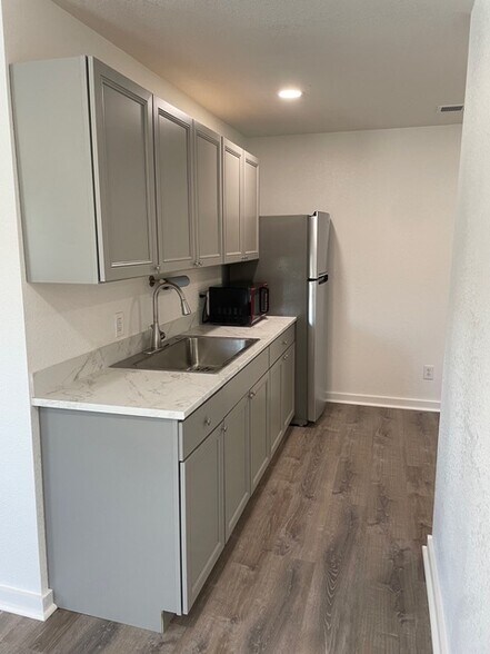 More Photos Of 57 Blackburn Dr, Byhalia Flex For Lease