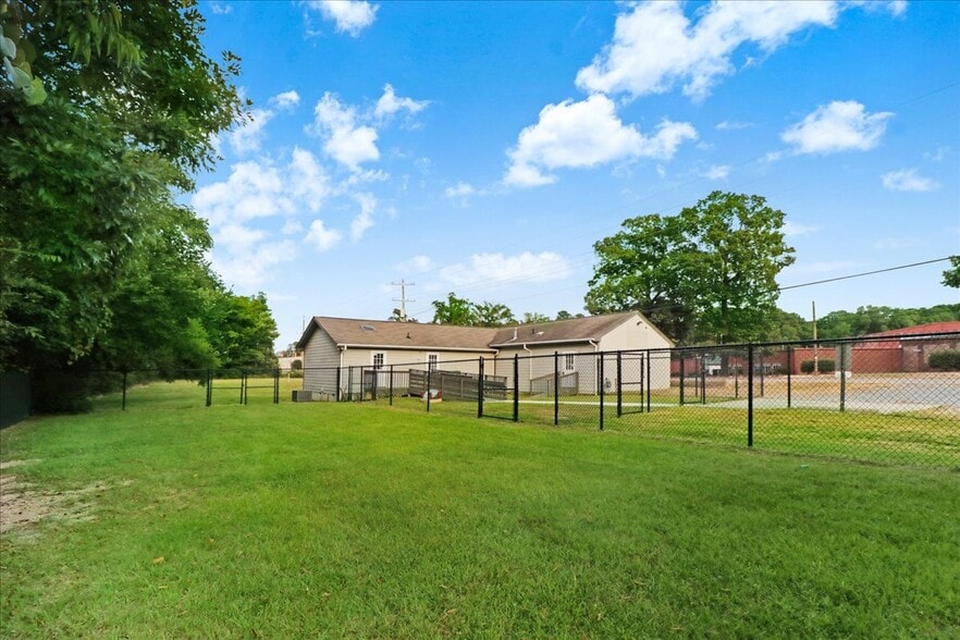 More Photos Of 651 N Brightleaf Blvd, Smithfield Daycare Center For Sale