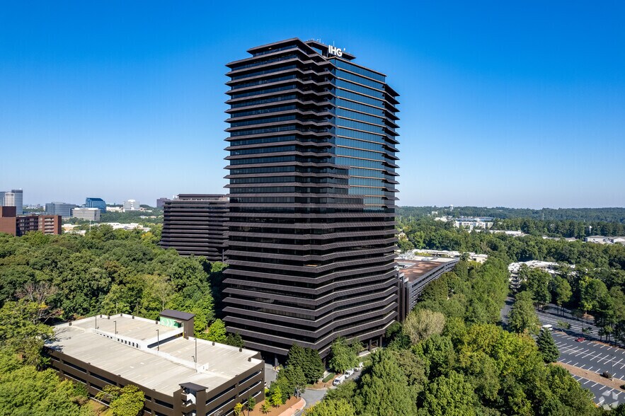 Primary Photo Of 3 Ravinia Dr, Atlanta Office For Lease