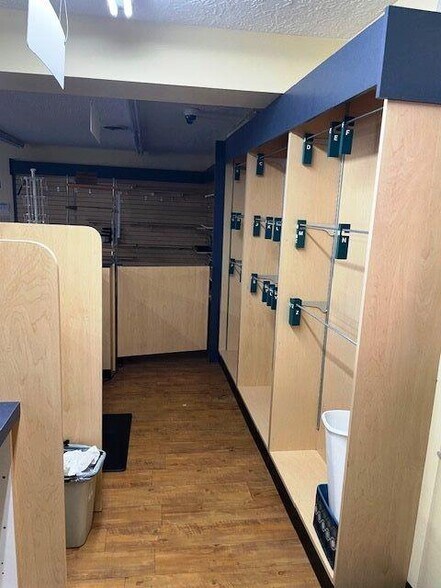 More Photos Of 2009 S 7th St, Hickman General Retail For Sale