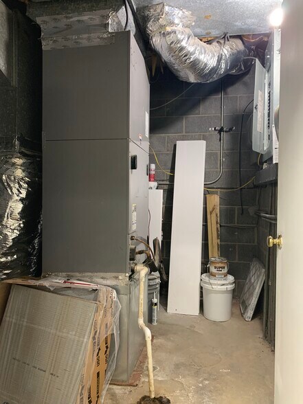 More Photos Of 109 W Atlantic St, South Hill Storefront Retail Office For Sale