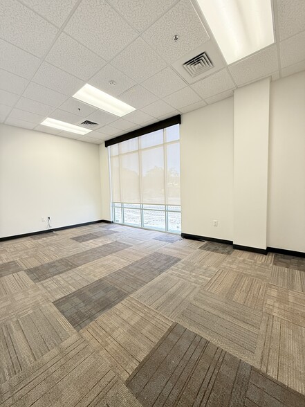 More Photos Of 5402 W Laurel St, Tampa Loft Creative Space For Lease