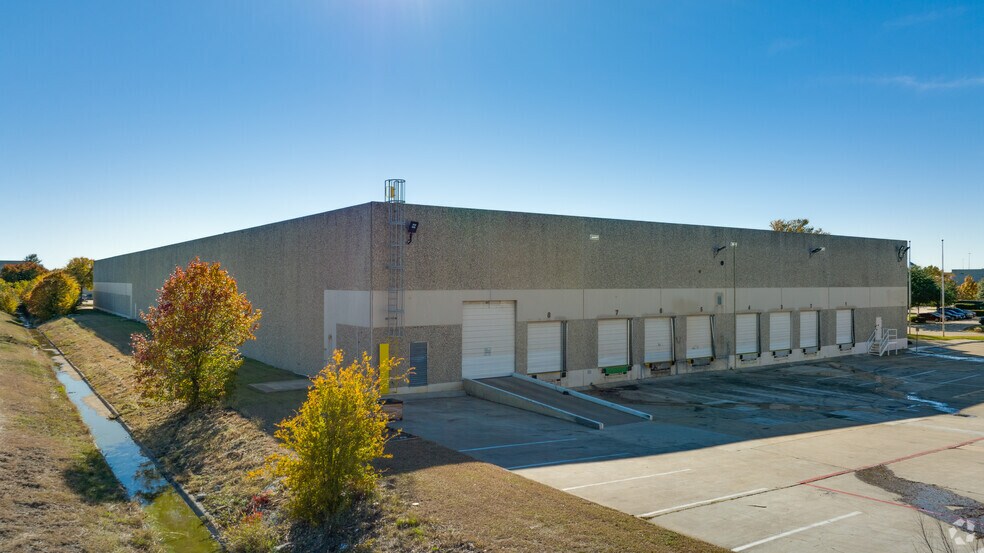 More Photos Of 5600 Stratum Dr, Fort Worth Warehouse For Lease
