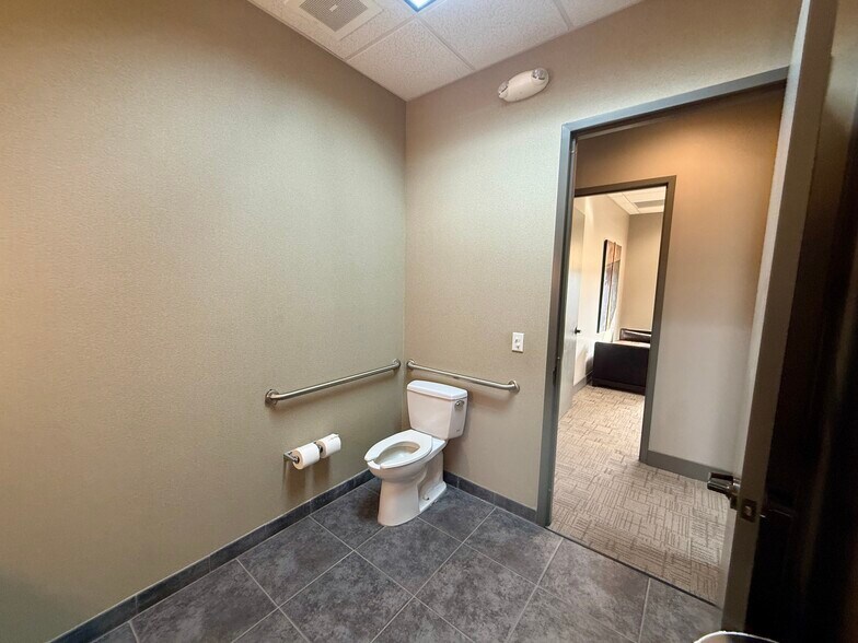 More Photos Of 960194 Gateway Blvd, Fernandina Beach Office For Lease