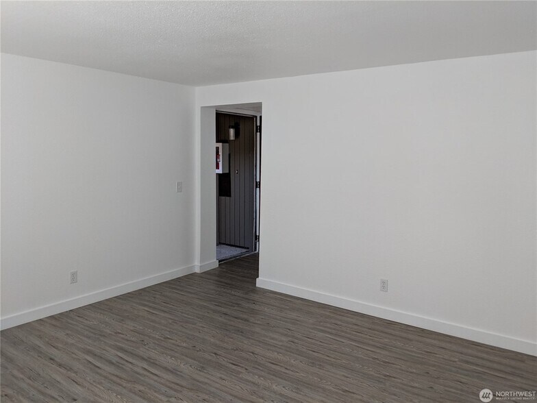 More Photos Of 210 Spruce St E, Ilwaco Apartments For Sale