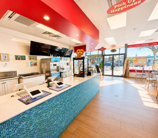 More Photos Of 47 Rehoboth Ave, Rehoboth Beach Storefront For Sale