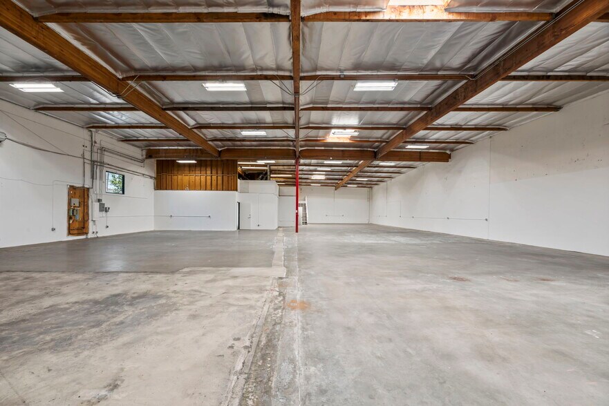 More Photos Of 22808 Lockness Ave, Torrance Warehouse For Lease