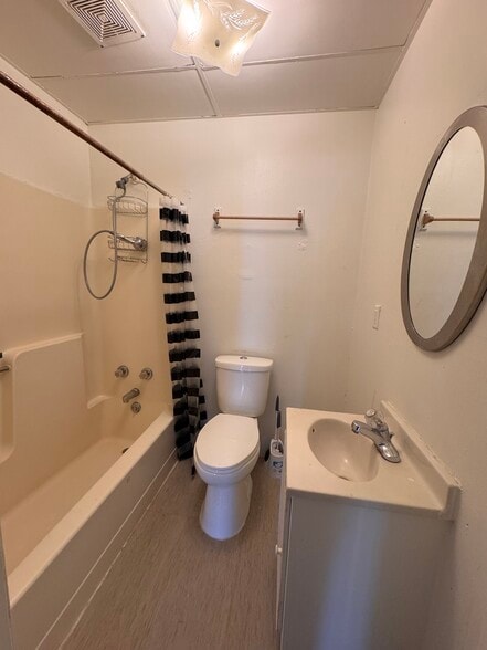 More Photos Of 118 S Lafayette St, Macomb Storefront Retail Residential For Sale