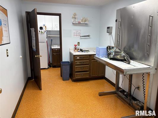 More Photos Of 3014 S Illinois Ave, Carbondale Veterinarian Kennel For Sale