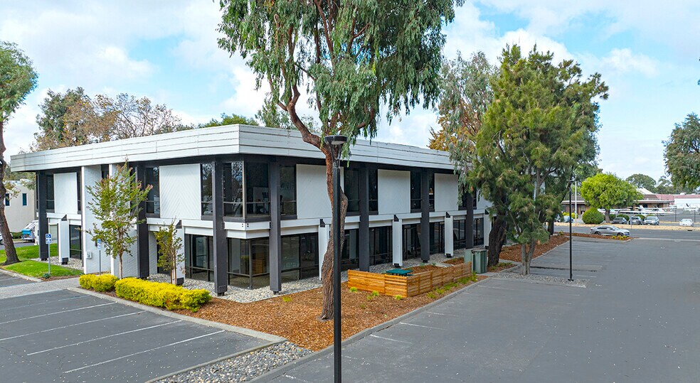 More Photos Of 1900 Embarcadero Rd, Palo Alto Office For Sale
