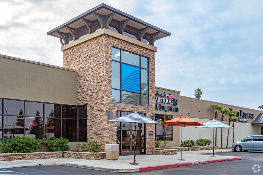 More Photos Of 285-295 W El Paso Ave, Fresno Freestanding For Lease