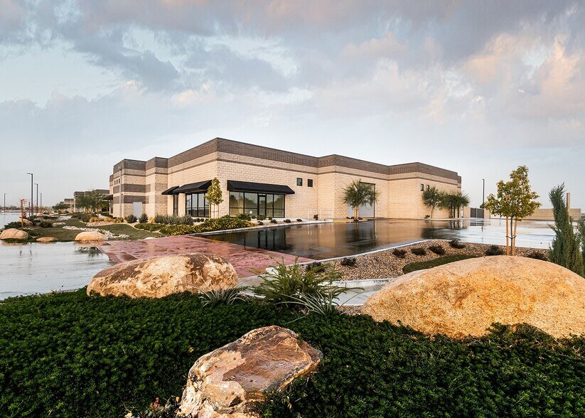 More Photos Of 6906-6936 McCutchen Rd, Bakersfield Unknown For Lease