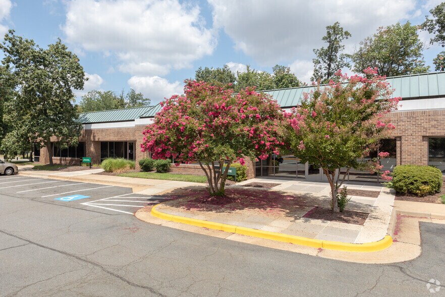 More Photos Of 14595 Avion Pky, Chantilly Office For Lease
