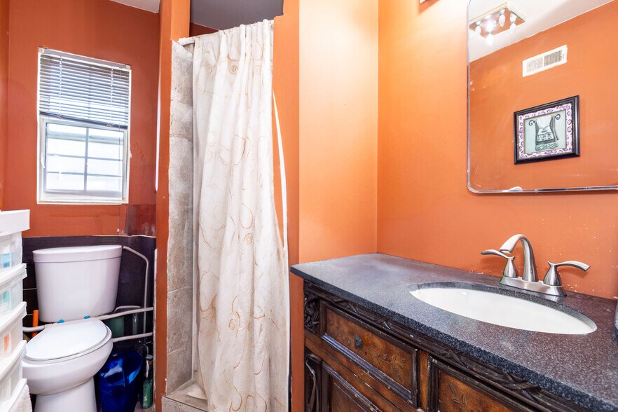 More Photos Of 6402 Graves Ave, Van Nuys Apartments For Sale