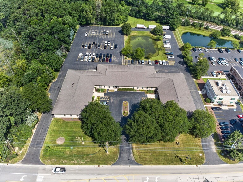 More Photos Of 852 W Bartlett Rd, Bartlett Office For Sale
