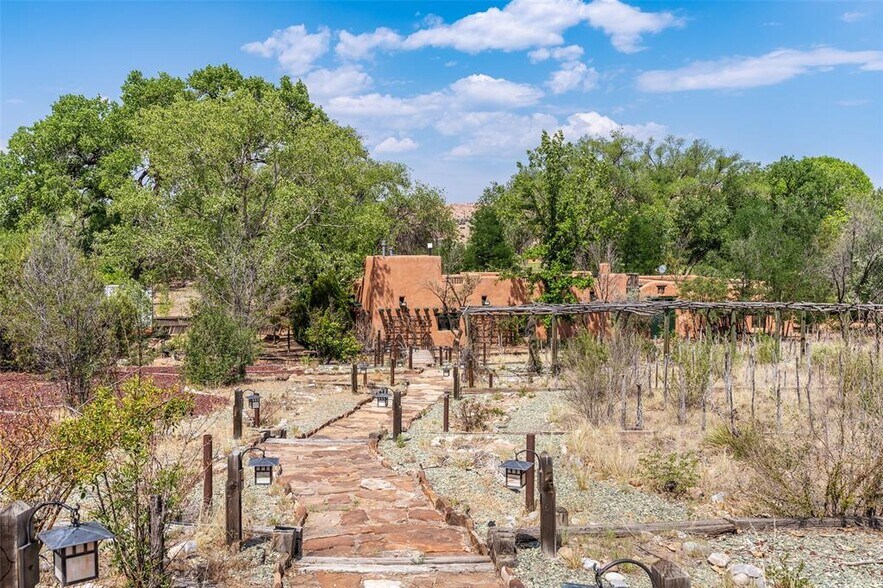 More Photos Of 18 Destierro Trail, Santa Fe Lodge Meeting Hall For Sale
