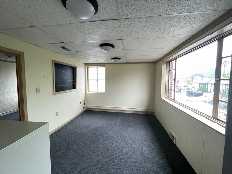 More Photos Of 75-87 Market Sq, Newington Freestanding For Lease