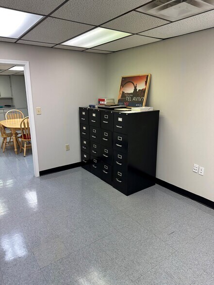 More Photos Of 120 Commerce Cir, Fayetteville Office For Lease