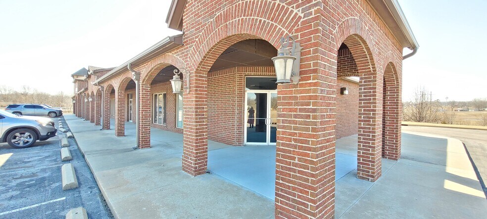 More Photos Of 2310-2320 N Highway 66, Catoosa Office For Sale