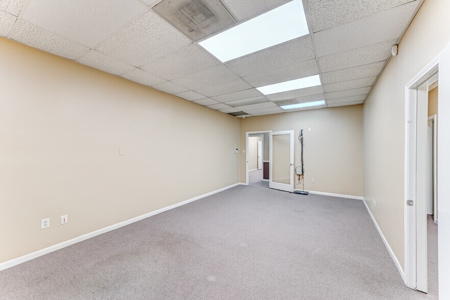 More Photos Of 14741 Pebble Bend Dr, Houston Loft Creative Space For Lease
