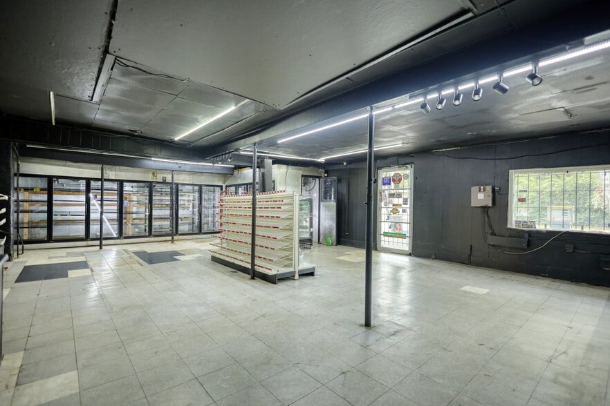 More Photos Of 510 S Camellia Blvd, Fort Valley Convenience Store For Sale