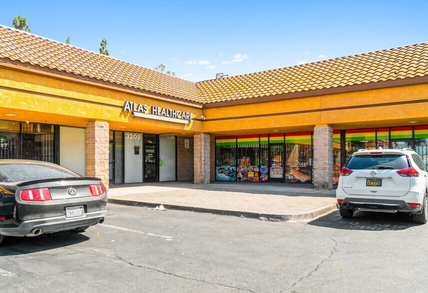 More Photos Of 3209-3241 W Shaw Ave, Fresno Storefront For Lease