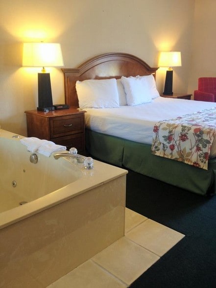 More Photos Of 4375 Brudy Rd, Indian River Hotel For Sale