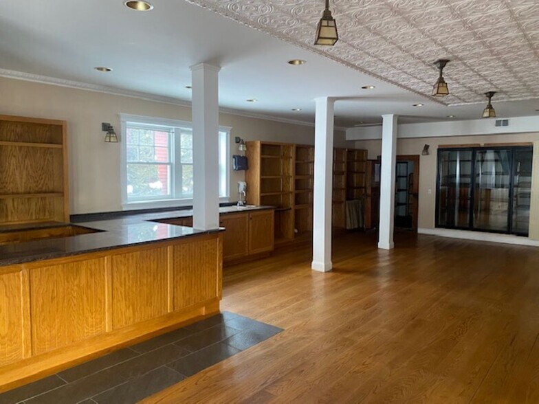 More Photos Of 923 Roosevelt Trl, Naples Restaurant For Lease