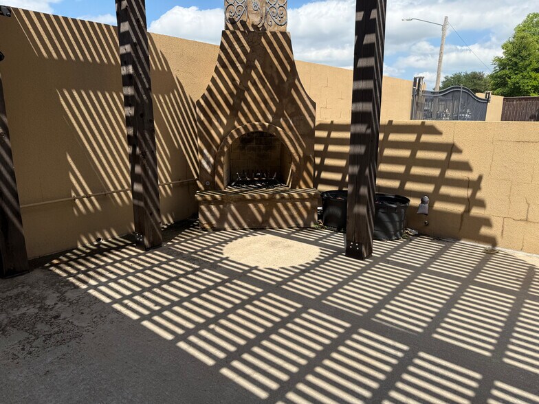 More Photos Of 251 Carroll St, Fort Worth Freestanding For Sale