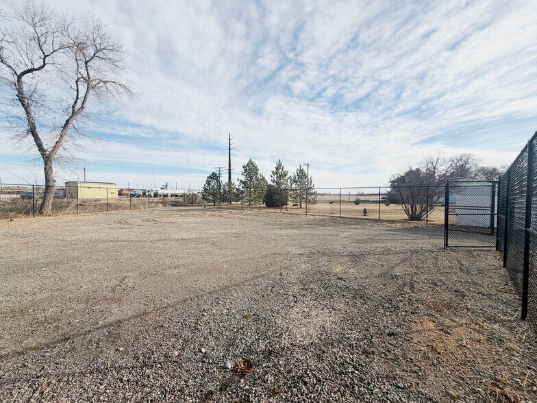 More Photos Of 1415 E Railroad St, Laurel Warehouse For Lease