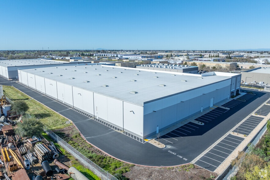 More Photos Of 24 Wayne Ct, Sacramento Warehouse For Lease