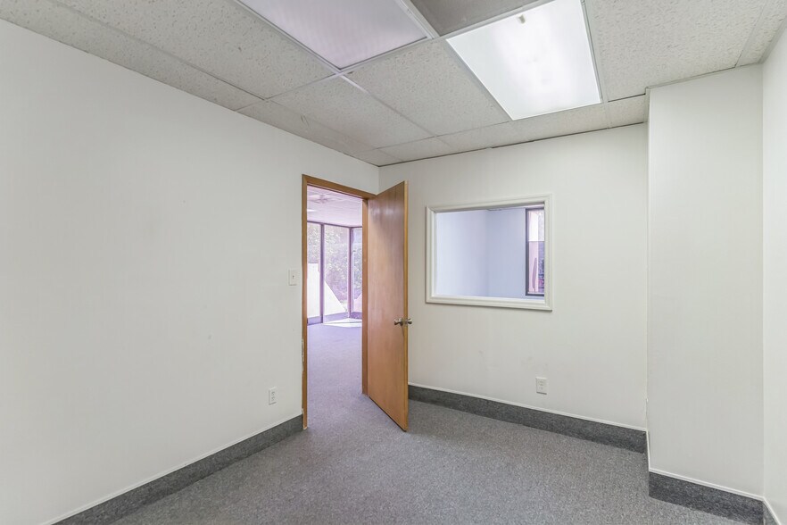 More Photos Of 210 N Westmonte Dr, Altamonte Springs Medical For Lease