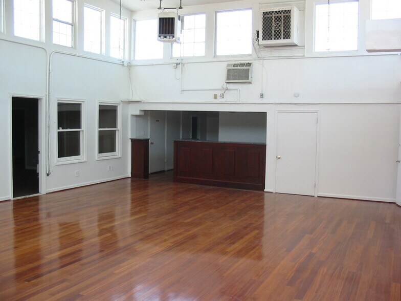 More Photos Of 2828 10th St NE, Washington Warehouse For Lease