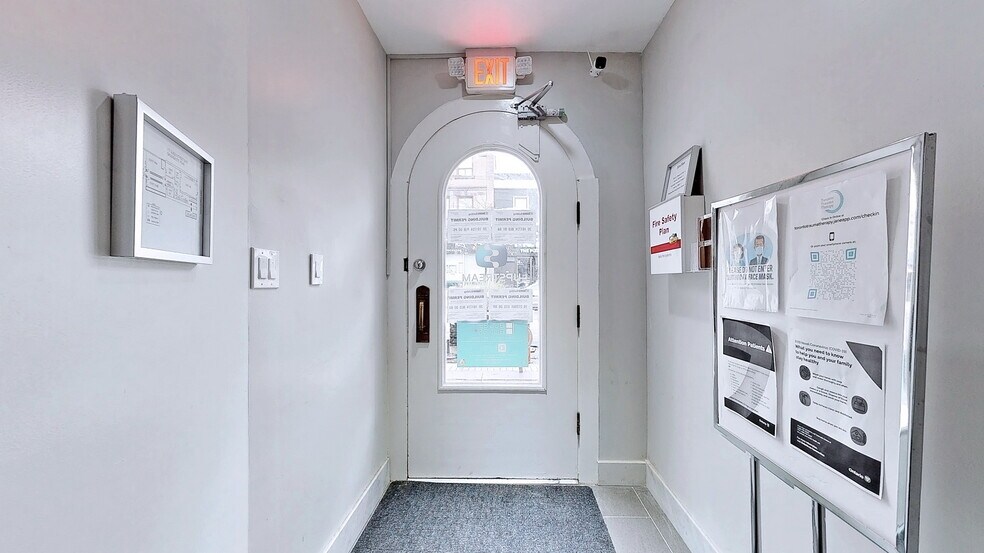 More Photos Of 715-717 Queen St E, Toronto Storefront Retail Office For Lease