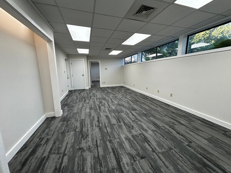 More Photos Of 6820 Roosevelt Ave, Middletown Medical For Lease