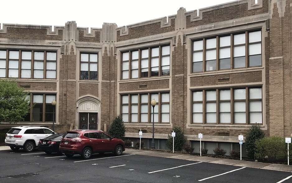 More Photos Of 909 Green St, Harrisburg Office For Lease