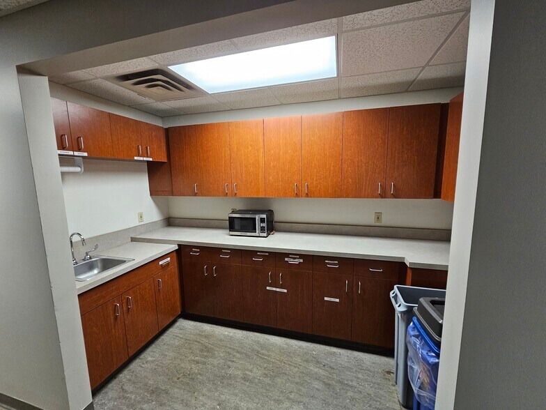 More Photos Of 10233 W Greenfield Ave, West Allis Medical For Lease